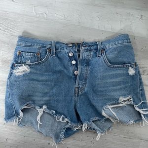 Women’s light wash jeans